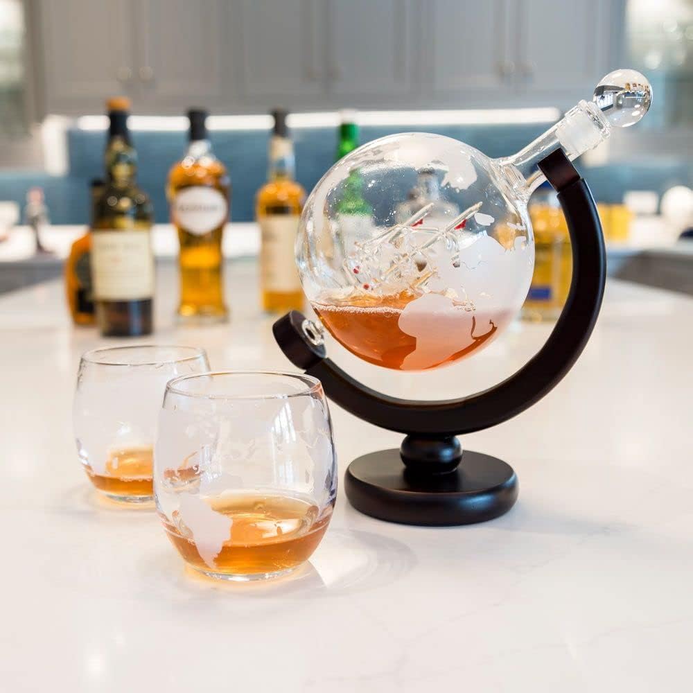 The Source Globe Decanter with Glasses (set)